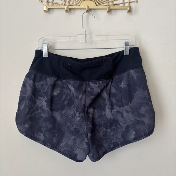 Sweaty Betty Time Trial Shorts Large Black Camo Print - Picture 3 of 6